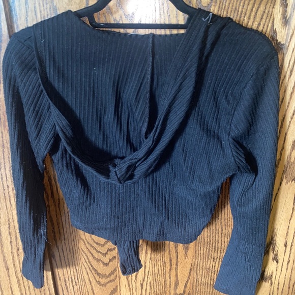 Black crop hooded top - Picture 2 of 2